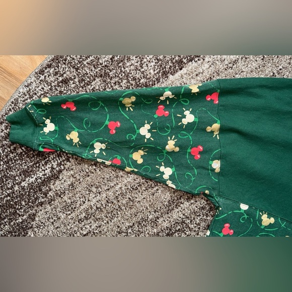 2024 DISNEYLAND CHRISTMAS SPIRIT JERSEY SIZE LARGE UNISEX NAVIDAD MICKEY GREEN - Picture 6 of 14